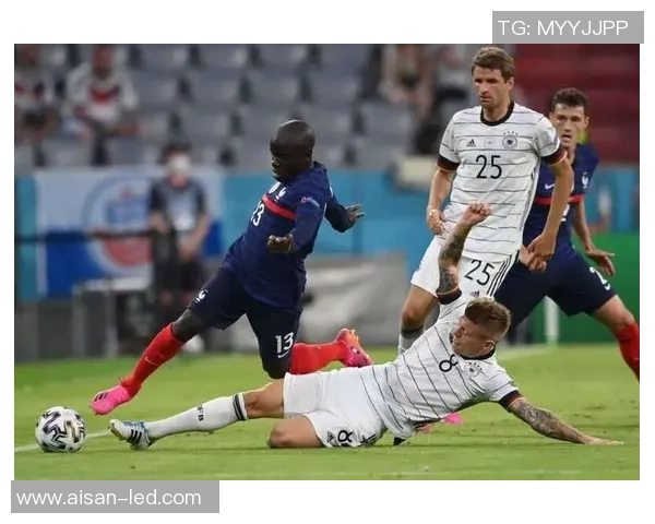 德尚解析法国队年轻天才与坎特稳定表现的战术思考与未来发展方向